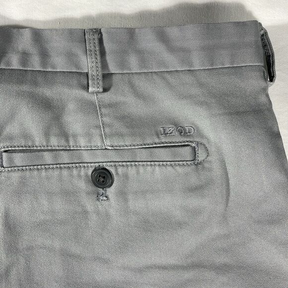 Izod mens grey basic flat front 9" inseam chino shorts - size 40 - Picture 4 of 10